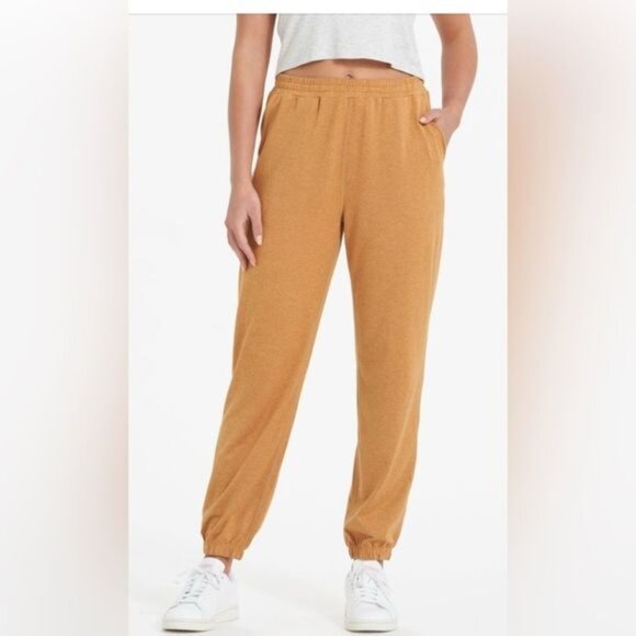 Vuori Women's Dreamknit Boyfriend Jogger in Golden Yellow Mustard - Picture 1 of 8